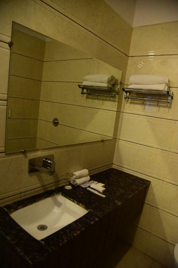 Hotel D S Inn Amritsar Eksteriør billede